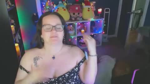 Snapshot of hazeyviolet333 chatting on 12.03.25 HazeyViolet333 online show from 12.03.25