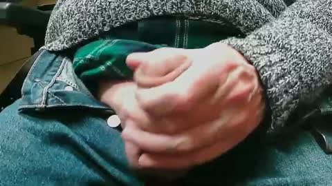 Snapshot of hdmaturecutcock chatting on 12.13.24 Eddy online show from 12.13.24