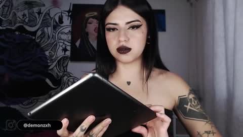 Snapshot of heatherdemonzx_ chatting on 02.02.25 HEATHER DEMONZX Please help me to reach 100 thumbs up online show from 02.02.25