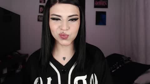 Snapshot of heatherdemonzx_ chatting on 09.21.25 HEATHER DEMONZX Please help me to reach 100 thumbs up online show from 09.21.25