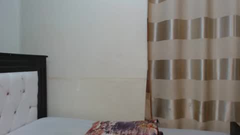 Snapshot of heatherjee chatting on 10.11.25 Heather online show from 10.11.25