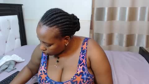 Snapshot of heatherjee chatting on 10.27.25 Heather online show from 10.27.25