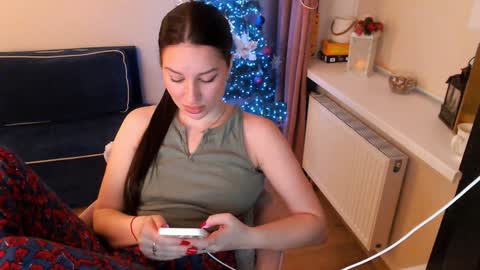 Snapshot of heaven_chloe chatting on 01.10.25 Heaven girl online show from 01.10.25