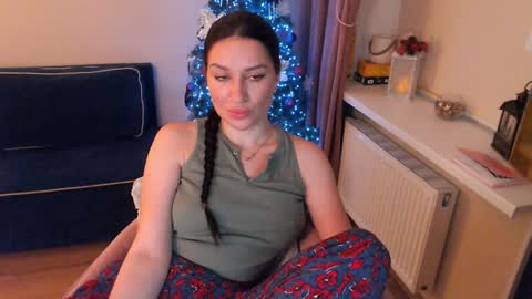 Snapshot of heaven_chloe chatting on 01.10.25 Heaven girl online show from 01.10.25