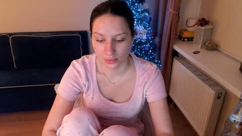 Snapshot of heaven_chloe chatting on 02.07.25 Heaven girl online show from 02.07.25