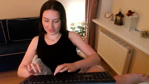 Snapshot of heaven_chloe chatting on 03.01.25 Heaven girl online show from 03.01.25