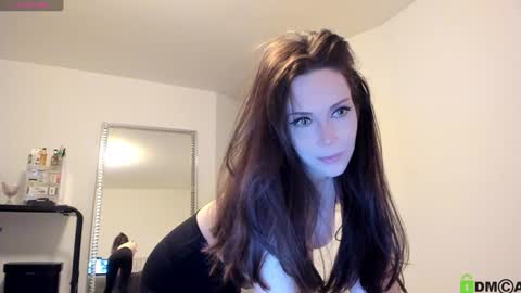 Snapshot of heaveniabb chatting on 01.05.25 Helen online show from 01.05.25