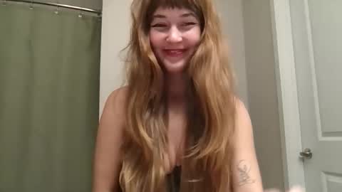 Snapshot of heavenlysiren chatting on 10.30.25 heavenlysiren online show from 10.30.25