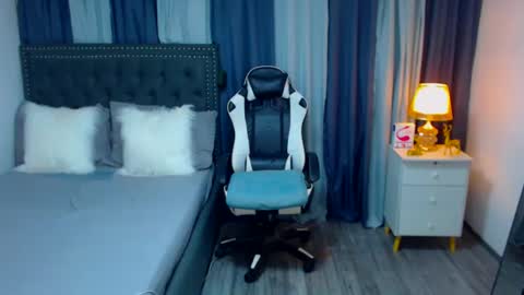 Snapshot of heavenlytransx chatting on 12.28.24 ITS FREE TO ASK online show from 12.28.24