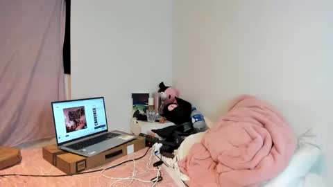 Snapshot of heavenngirlyy444 chatting on 12.21.24 Heaven online show from 12.21.24