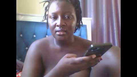 Snapshot of heavy_ebonny chatting on 12.17.25 linah online show from 12.17.25