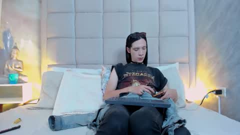 Keira Hecate online show from 10.20.25