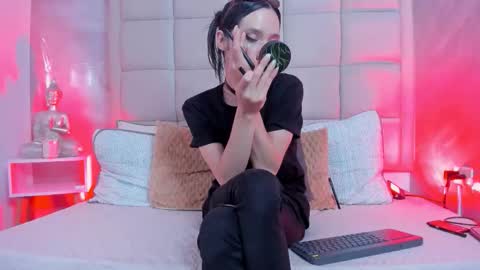 Keira Hecate online show from 11.26.25