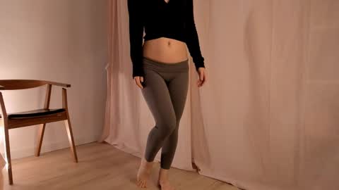 Snapshot of hee_jeen chatting on 01.14.25 Jeen online show from 01.14.25