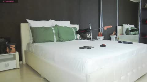 Helen online show from 11.14.25