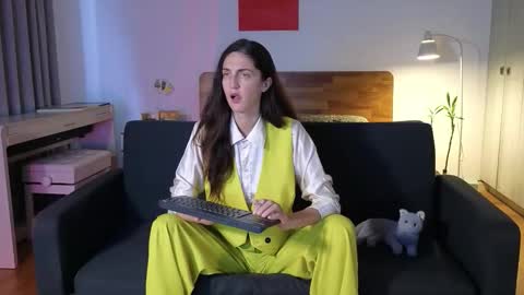 Heidi brunette Foxy red head and Carrie blondie online show from 11.18.25