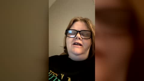 Snapshot of heidimackey2 chatting on 04.17.26 heidimackey2 online show from 04.17.26
