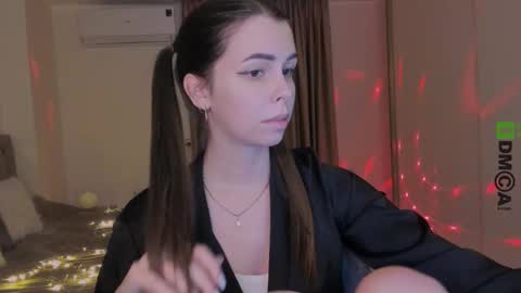 Snapshot of heileymeow chatting on 03.10.25 Heiley online show from 03.10.25