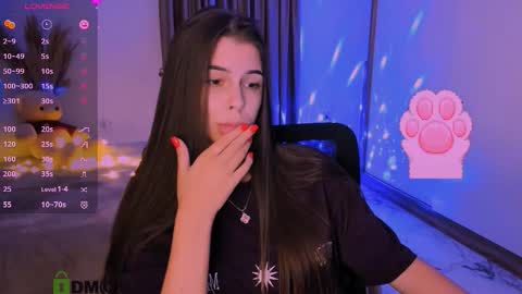 Snapshot of heileymeow chatting on 10.21.25 Heiley online show from 10.21.25