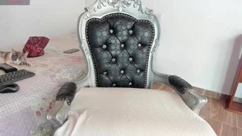 Hela   Independent model online show from 11.30.25