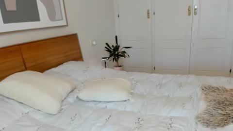 helena_hills online show from 11.08.25