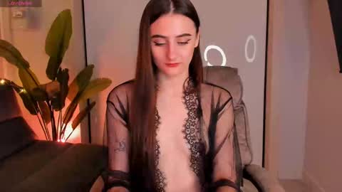 Snapshot of helena_lorente chatting on 12.20.24 Helen online show from 12.20.24