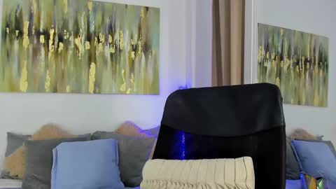 Helena Santos  online show from 01.25.25