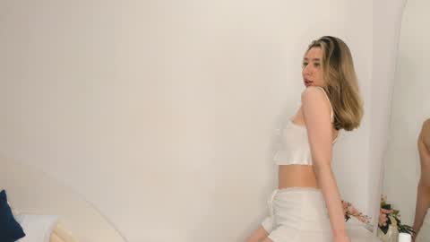 Snapshot of helenchristensen chatting on 01.29.25 Sarah here Help to make 100 thumbs up online show from 01.29.25