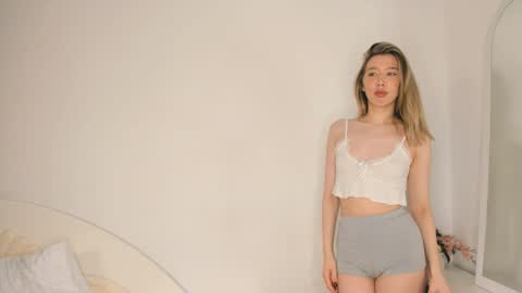 Snapshot of helenchristensen chatting on 01.30.25 Sarah here Help to make 100 thumbs up online show from 01.30.25