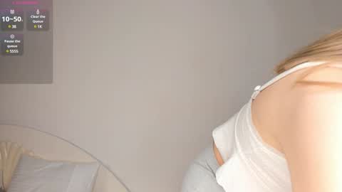 Snapshot of helenchristensen chatting on 02.01.25 Sarah here Help to make 100 thumbs up online show from 02.01.25