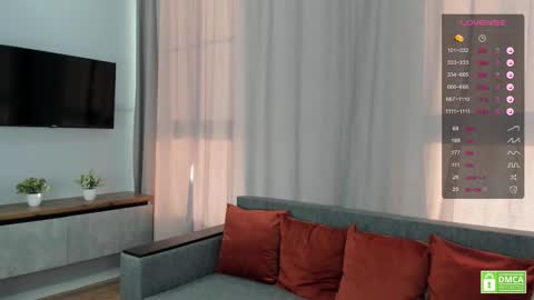 Snapshot of helenchristensen chatting on 02.09.25 Sarah here Help to make 100 thumbs up online show from 02.09.25