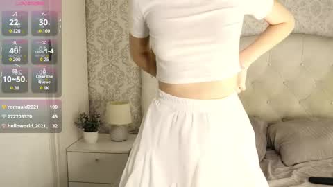 Snapshot of helenchristensen chatting on 02.19.25 Sarah here Help to make 100 thumbs up online show from 02.19.25