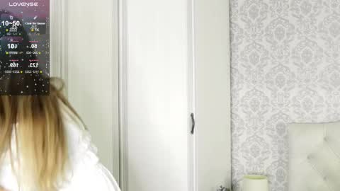 Snapshot of helenchristensen chatting on 02.24.25 Sarah here Help to make 100 thumbs up online show from 02.24.25