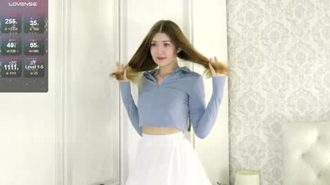 Snapshot of helenchristensen chatting on 02.27.25 Sarah here Help to make 100 thumbs up online show from 02.27.25