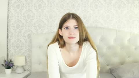 Snapshot of helenchristensen chatting on 03.09.25 Sarah here Help to make 100 thumbs up online show from 03.09.25