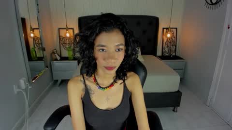Snapshot of helenebird chatting on 09.08.25   online show from 09.08.25