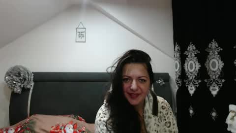 Snapshot of helenhh chatting on 12.24.24 helenhh online show from 12.24.24