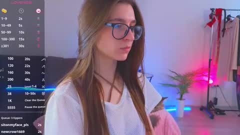 Snapshot of helenmann_ chatting on 03.12.25   online show from 03.12.25