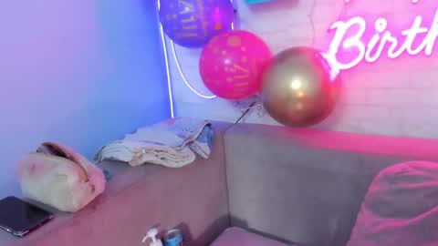 Snapshot of helenn_monroy1 chatting on 01.06.25 online show from 01.06.25