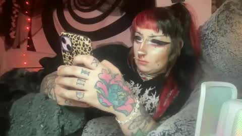 Bunnie Rotz online show from 12.23.25