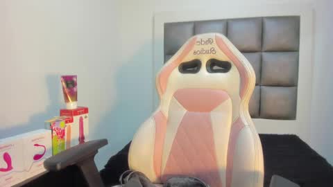 hellen__smith_ online show from 09.19.25