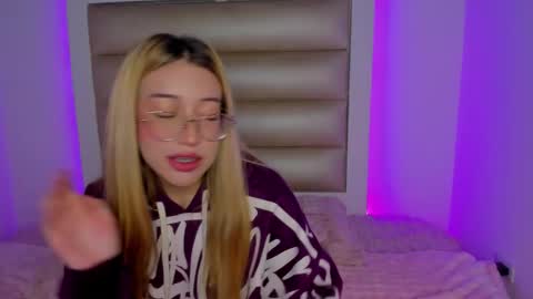 Snapshot of hellen__smith_ chatting on 02.05.26 hellen__smith_ online show from 02.05.26