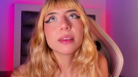 hellen__smith_ online show from 03.30.26