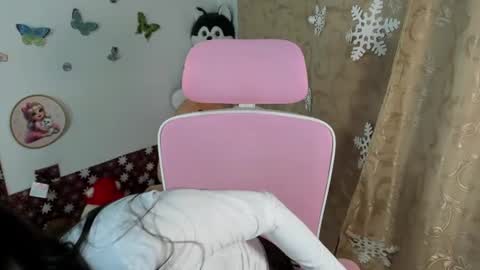 Snapshot of hellen_garcia chatting on 06.18.26 Hellen online show from 06.18.26