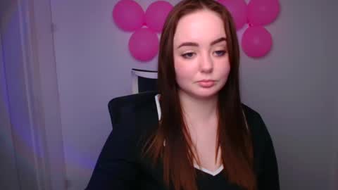 Snapshot of hellen_way chatting on 02.18.25 Hellen online show from 02.18.25