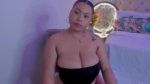 Snapshot of hellenamazing chatting on 12.04.25 hellenamazing online show from 12.04.25