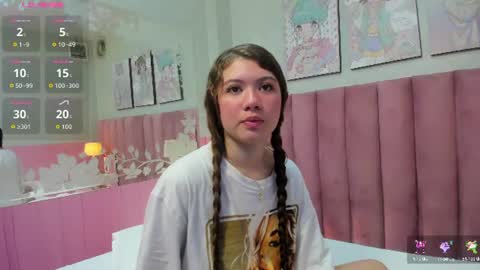 Snapshot of hellencute18_ chatting on 06.24.26 online show from 06.24.26