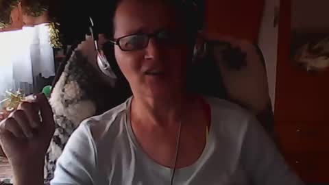 Snapshot of hellenmarie chatting on 12.12.24 hellenmarie online show from 12.12.24