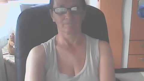 Snapshot of hellenmarie chatting on 09.17.25 hellenmarie online show from 09.17.25