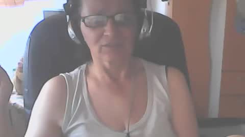 Snapshot of hellenmarie chatting on 09.20.25 hellenmarie online show from 09.20.25